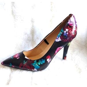 Guess sz 8.5M black flowers heels